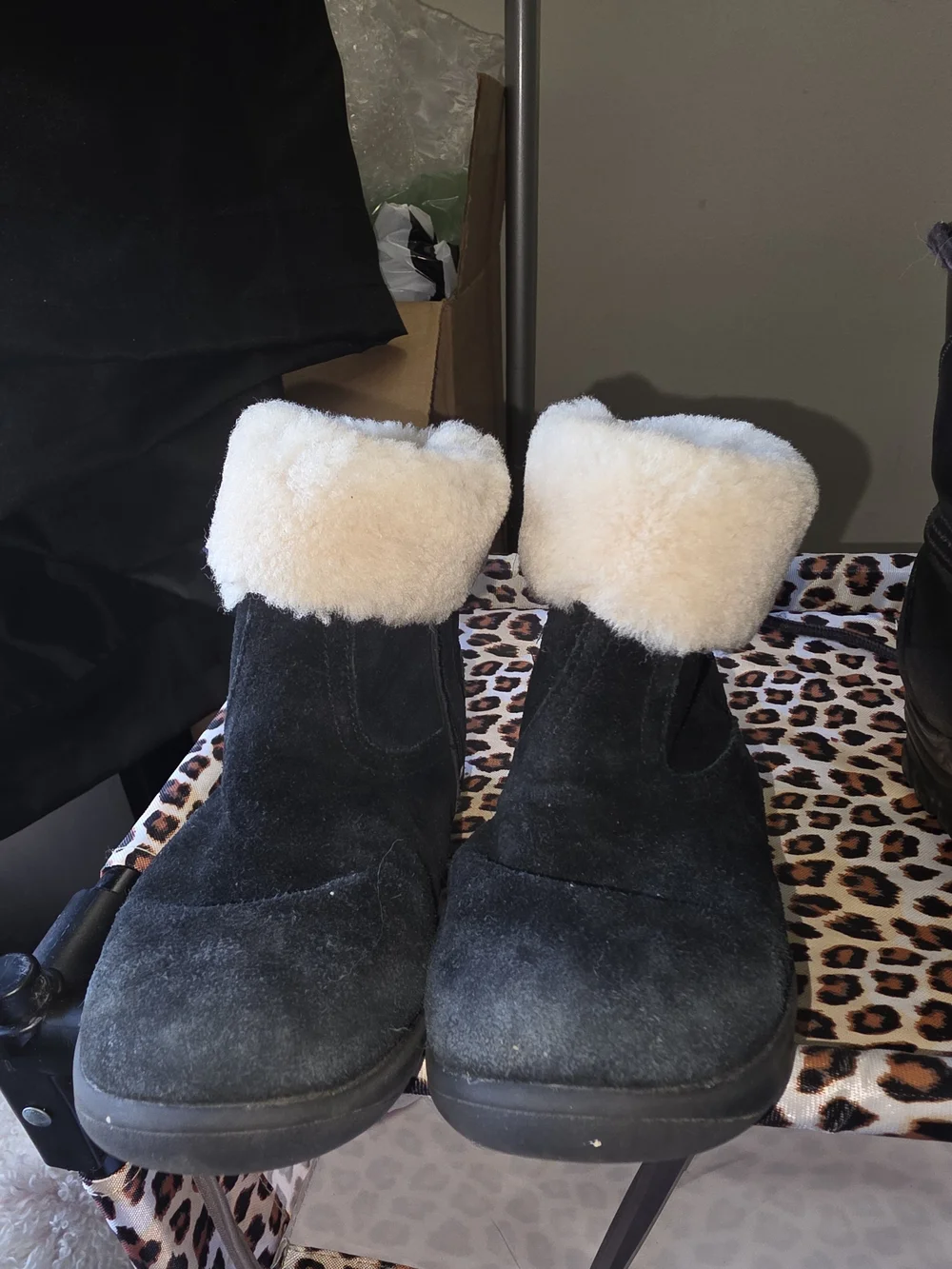 UGG keep little